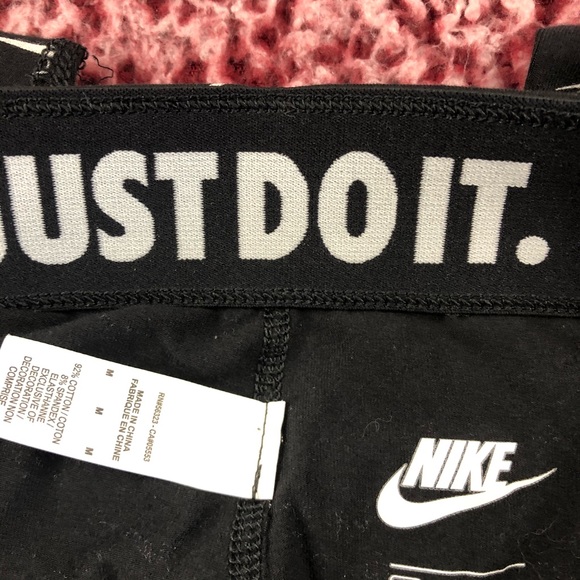 🥳🎉🎊 Host Pick 🥳🎉🎊 - Women’s Nike Leggings - Picture 5 of 9